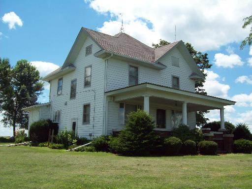 16364 2500 Ave., Walnut, IL 61376