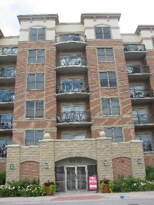 9530 Cook Ave. #211, Oak Lawn, IL 60453