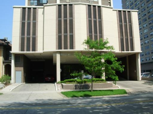 6325 N Sheridan Rd. #1006, Chicago, IL 60660