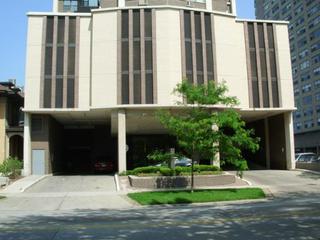 6325 N Sheridan Rd. #1006, Chicago, IL 60660