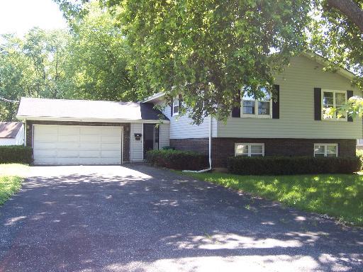 1318 N Millstream Dr., Mchenry, IL 60050