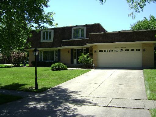 18W089 Holly Ave., Darien, IL 60561