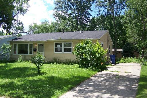 74 Alameda Dr., Carpentersville, IL 60110