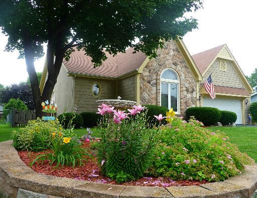 971 Almond Dr., Aurora, IL 60506