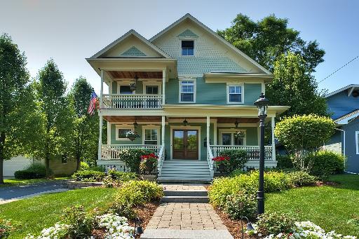 691 Hill Ave., Glen Ellyn, IL 60137