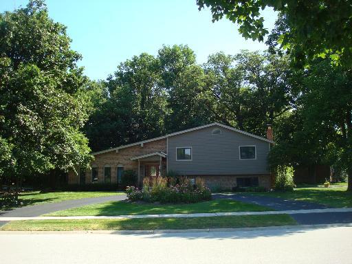 631 Woods St., Frankfort, IL 60423