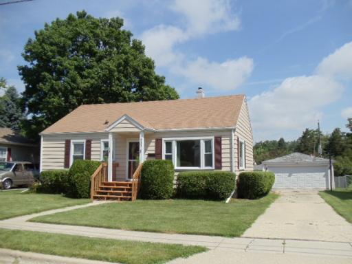 933 Esther Ave., Sycamore, IL 60178