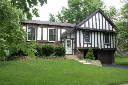 74 Foxcroft Rd., Naperville, IL 60565