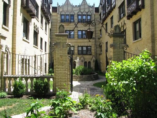 5653 N Spaulding Ave. #2W, Chicago, IL 60659