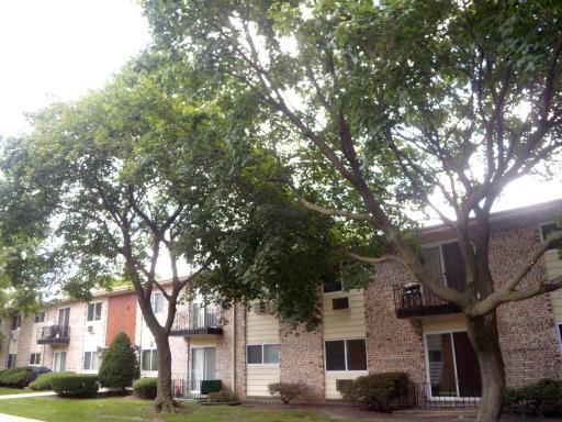 8996 Kennedy Dr. #1G, Des Plaines, IL 60016