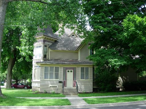 105 Hill Ave., Elgin, IL 60120