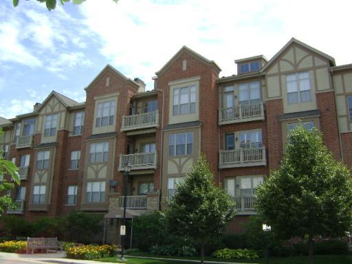 1914 Farnsworth Ln. #205, Northbrook, IL 60062