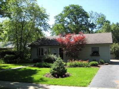 1533 Thornwood Dr., Downers Grove, IL 60516