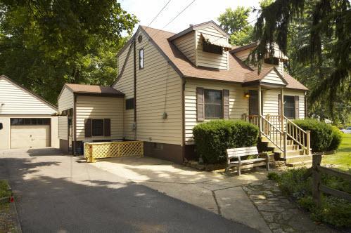22W130 Busch Rd., Glen Ellyn, IL 60137