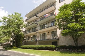 1S150 Spring Rd. #3C, Oak Brook Terrace, IL 60181