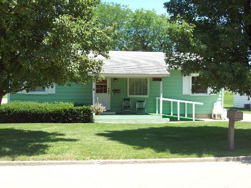 117 Stephens Ave., Walnut, IL 61376