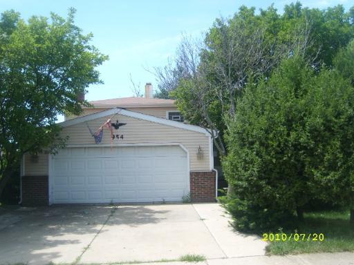 954 Saginaw Ct., Carol Stream, IL 60188
