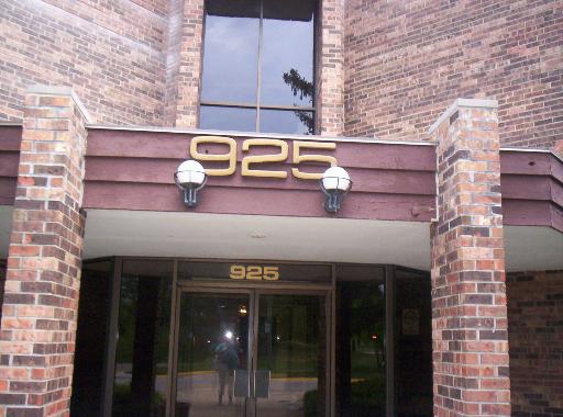 925 Spring Hill Dr. #304, Northbrook, IL 60062