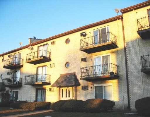 4128 Bonhill Dr. #2D, Arlington Heights, IL 60004