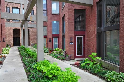222 S Racine Ave. #48, Chicago, IL 60607