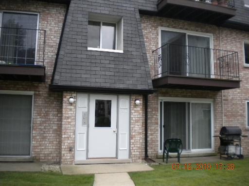 9440 Bay Colony Dr. #2W, Des Plaines, IL 60016