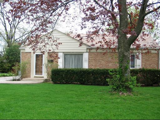 511 Briarhill Rd., Glenview, IL 60025