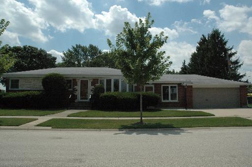 7143 W Lee St., Niles, IL 60714