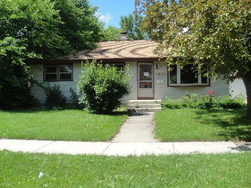 1527 Roanoke Ave., Aurora, IL 60506
