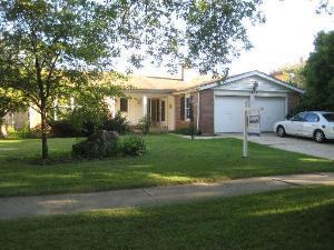 1436 Briarwood Dr., Naperville, IL 60540