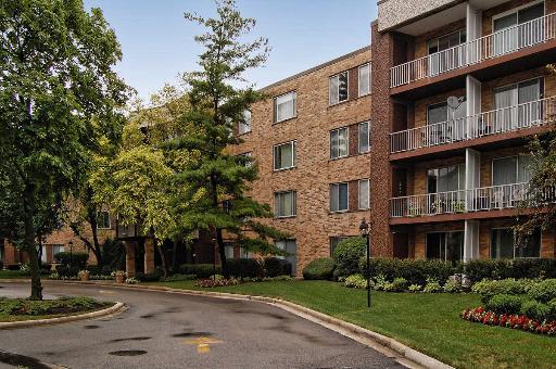245 S Park Ln. #316, Palatine, IL 60074