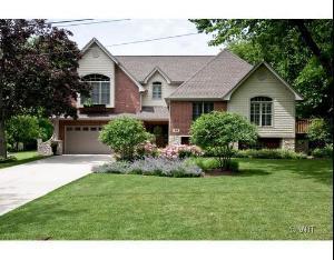 5640 Bentley Ave., Clarendon Hills, IL 60514