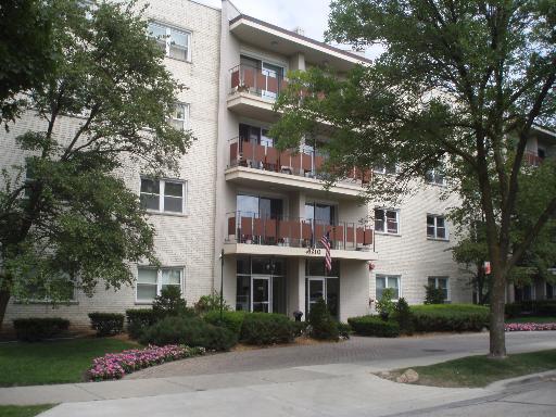 8210 N Elmwood Ave. #205, Skokie, IL 60077