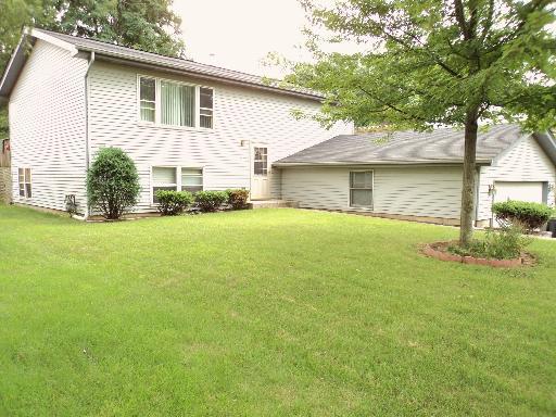 1210 Sycamore St., Lake In The Hills, IL 60156