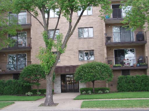 700 Graceland Ave. #705, Des Plaines, IL 60016