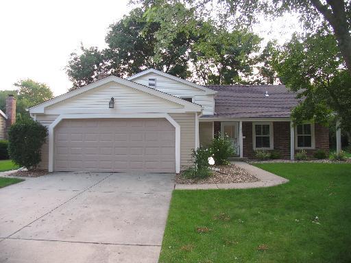 380 Cottonwood Ln., Naperville, IL 60540