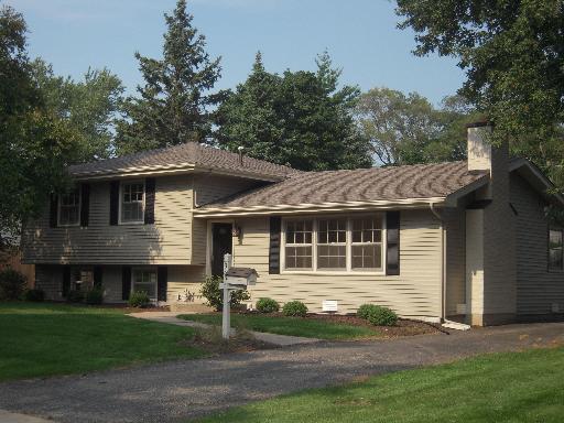 828 Magnolia Ln., Naperville, IL 60540