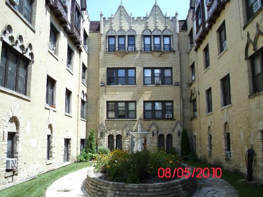 5655 N Spaulding Ave. #2E, Chicago, IL 60659