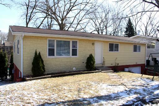 22 Walnut Dr., Lake In The Hills, IL 60156