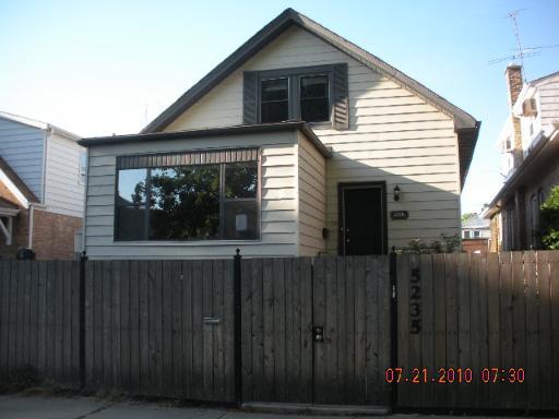 5235 W Eddy St., Chicago, IL 60641