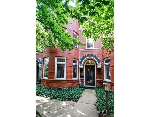 2935 N Lakewood Ave., Chicago, IL 60657