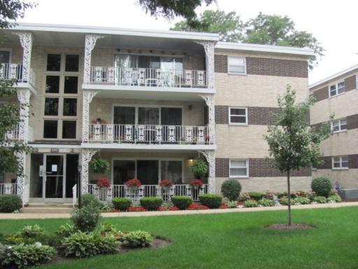 303 E Plainfield Rd. #1, La Grange, IL 60525