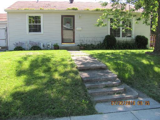 106 Siesta Rd., Carpentersville, IL 60110