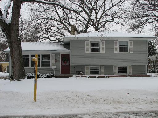 310 Hemlock Ln., Naperville, IL 60540