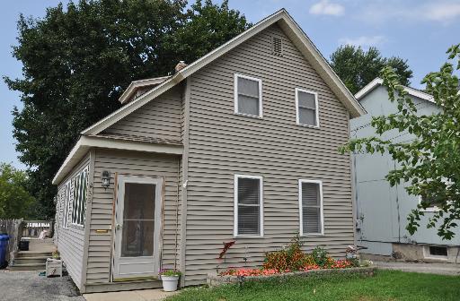 35 Wisconsin St., Carpentersville, IL 60110