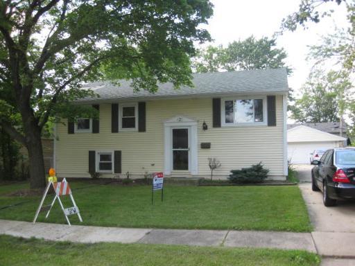 422 Beaver Dr., Streamwood, IL 60107