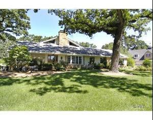 112 Old Dundee Rd., Barrington Hills, IL 60010