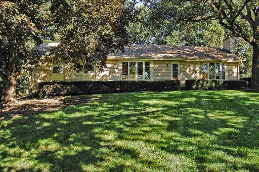 27 Acorn Dr., Hawthorn Woods, IL 60047