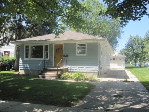 678 Wood St., Aurora, IL 60505