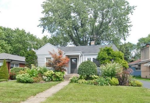 1711 Maple St., Des Plaines, IL 60018