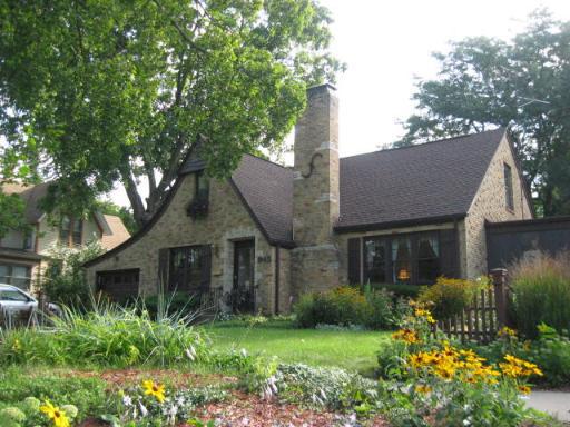 845 Cedar Ave., Elgin, IL 60120